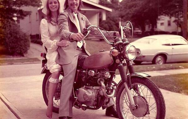 свадебное фото 40 лет спустя, пара воссоздала свои свадебные фото спустя 40 лет