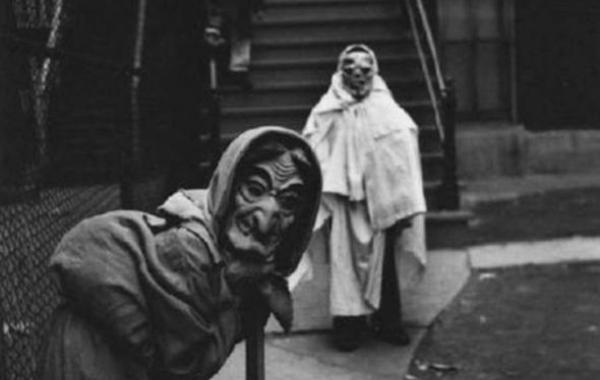 Пугающие костюмы на Хэллоуин прошлых лет