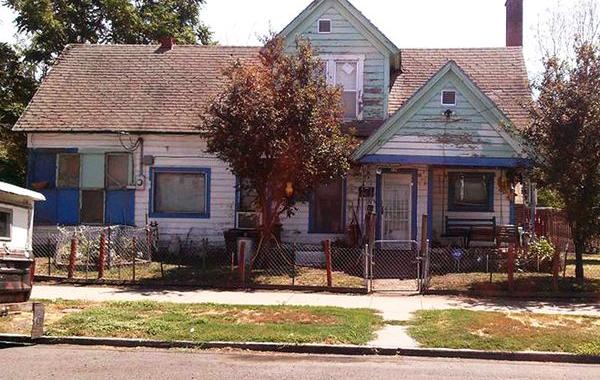 подростки высмеивали дом 75-летнего, добровольцы покрасили дом, Джош Сайганик, Josh Cyganik 