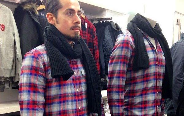 парень превращается в манекен, Стив Венегеас, Steve Venegas, парень становится манекеном пока жена ходит по магазинам