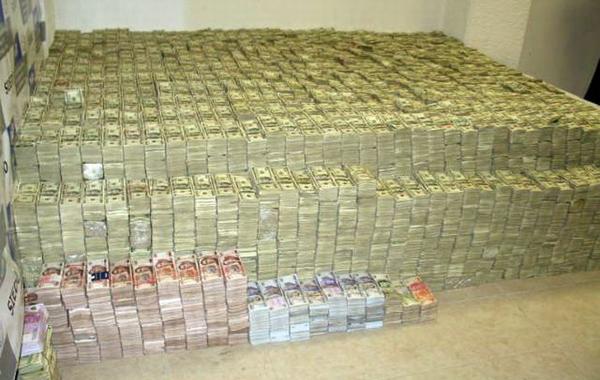 Обыск внутри дома мексиканского наркобарона