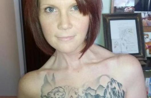 Татуировки на женской груди вместо шрамов от мастэктомии