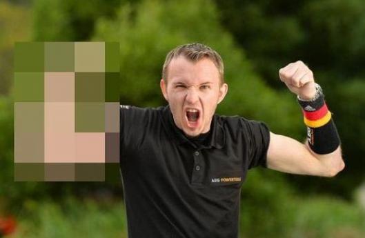 парень с одной накаченной рукой, армрестлер с накачанной рукой,  Маттиас Шлитте, Matthias Schlitte